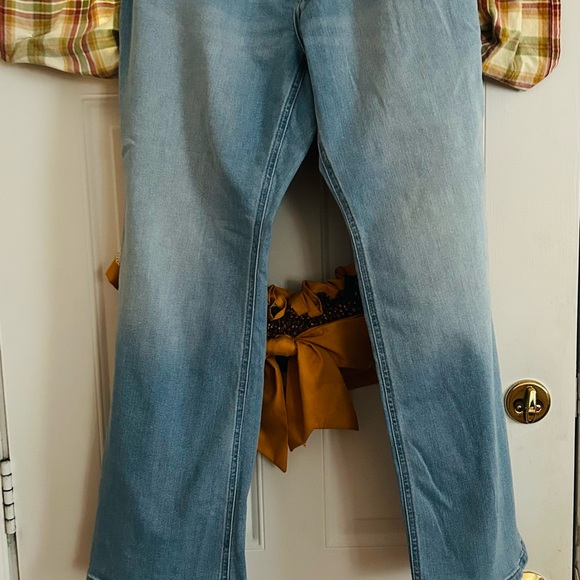 Old navy wow flare jeans. Plus - Picture 3 of 9